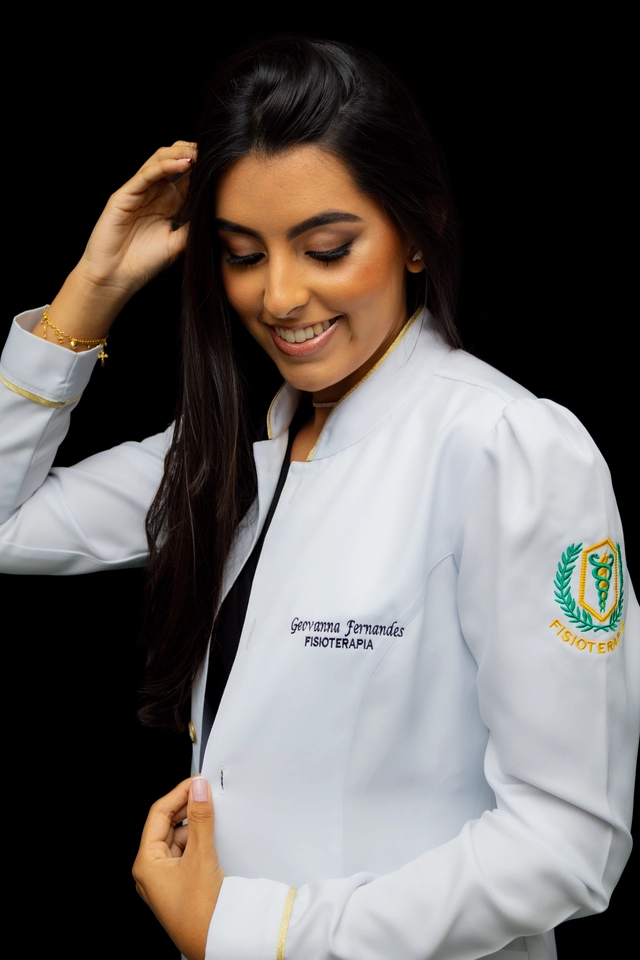 Detalhe do jaleco, meio de curso Fisioterapia PUC Goiás, Goiânia