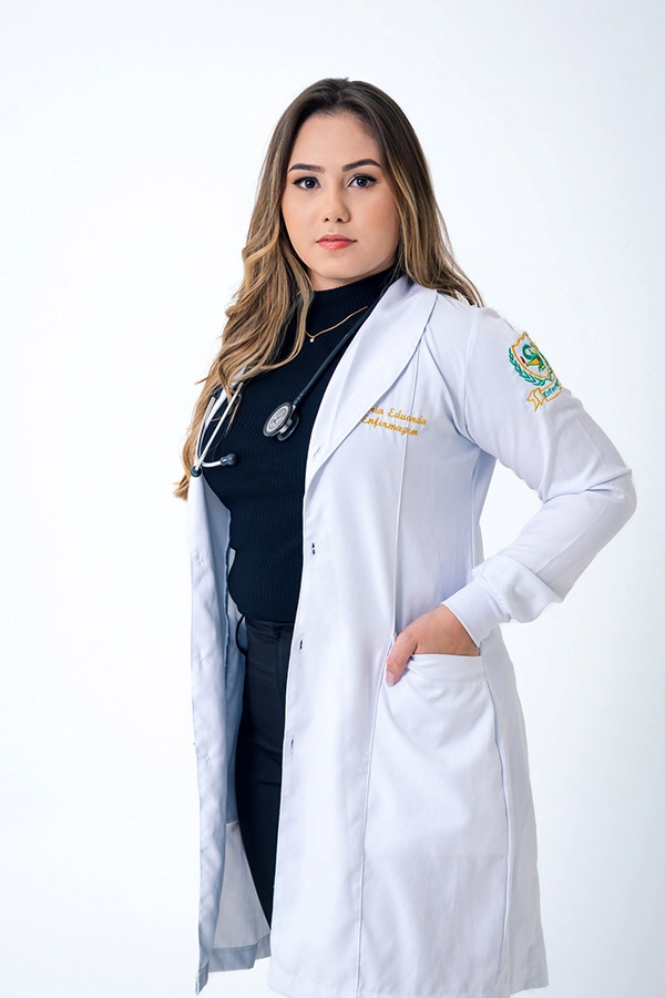 Formando durante a cerimônia, Maria Eduarda, Enfermagem, Unifan, Goiânia
