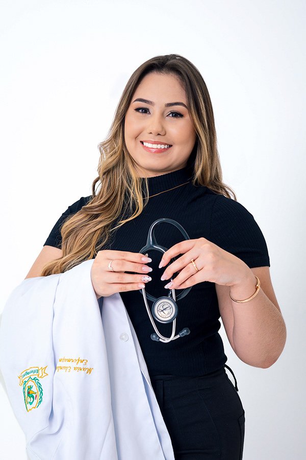 Formando durante a cerimônia, Maria Eduarda Enfermagem, Goiânia