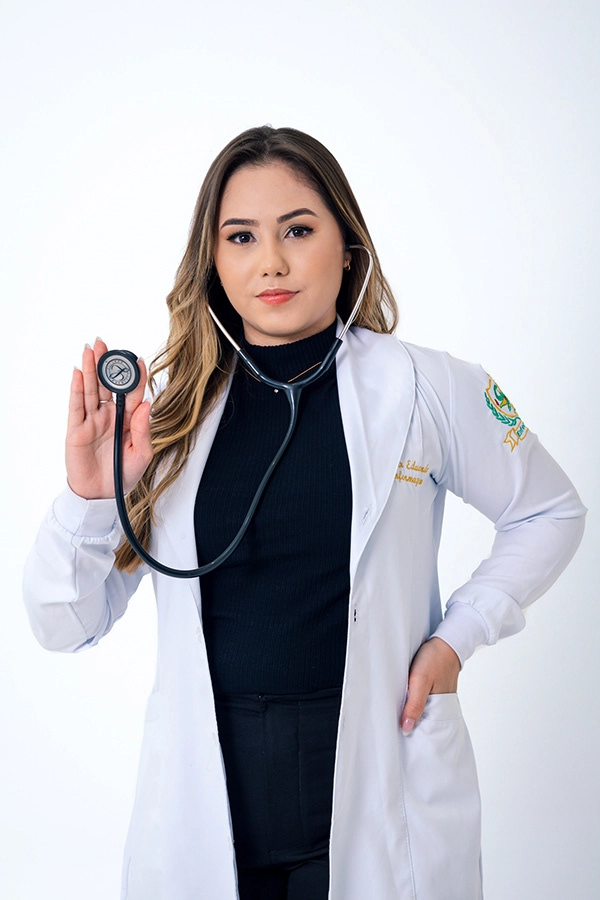 Formando durante a cerimônia, Maria Eduarda, Enfermagem, Unifan, Goiânia