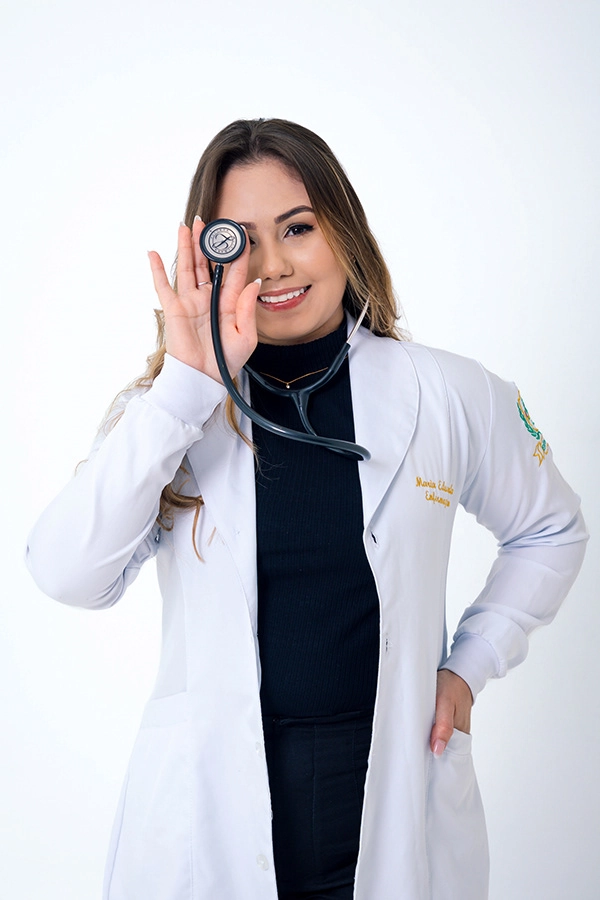 Formando durante a cerimônia, Maria Eduarda, Enfermagem, Unifan, Goiânia