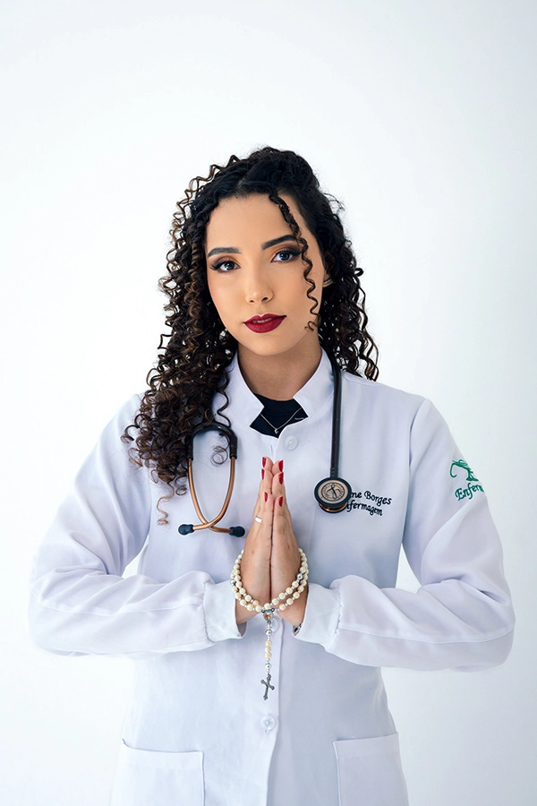 Pose em locação externa, ensaio de meio de curso de Enfermagem, Rayane, Goiânia