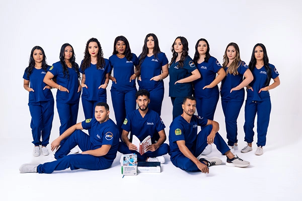 Família acompanhando a cerimônia de formatura de Enfermagem, Unifan, Goiânia
