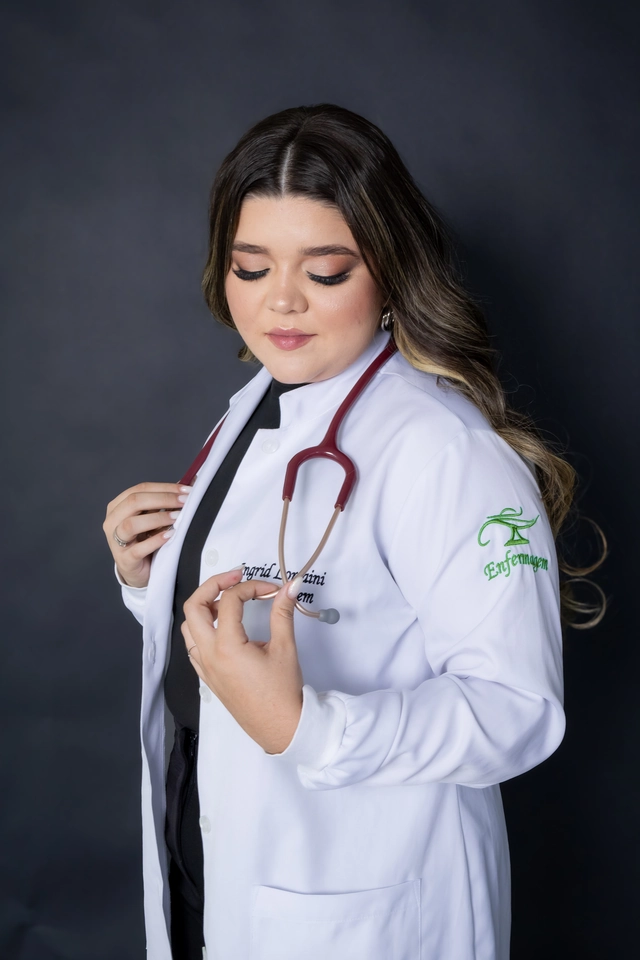 Formanda de Enfermagem durante a cerimônia, Unifan, Goiânia