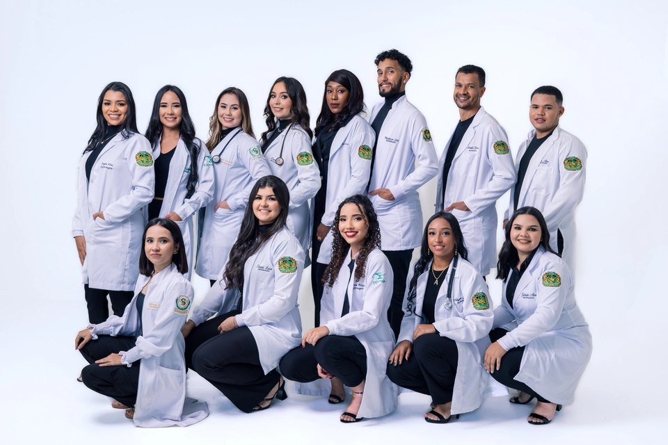 Turma de Enfermagem reunida na formatura, Unifan, Goiânia